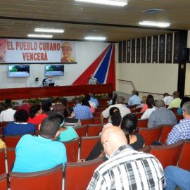 Díaz-Canel en Sancti Spíritus: No estamos de brazos cruzados Díaz-Canel en Sancti Spíritus: No estamos de brazos cruzados