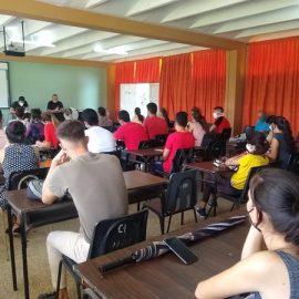 Intercambian con jóvenes de la Facultad de Ciencias Técnicas y Económicas sobre realidad cubana Intercambian con jóvenes de la Facultad de Ciencias Técnicas y Económicas sobre realidad cubana
