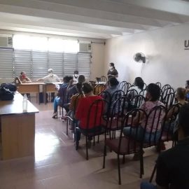 A debate libre y democrático con los jóvenes de la UNISS A debate libre y democrático con los jóvenes de la UNISS