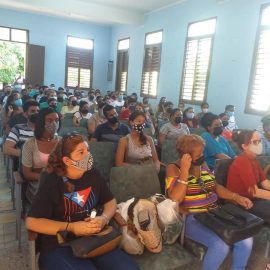A DEBATE CON LOS UNIVERSITARIOS DE TRINIDAD A DEBATE CON LOS UNIVERSITARIOS DE TRINIDAD