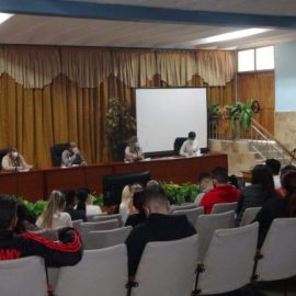 Intercambian miembros del CC/PCC con estudiantes y jóvenes de la UNISS Intercambian miembros del CC/PCC con estudiantes y jóvenes de la UNISS