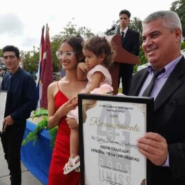 Nuevos profesionales egresan de la UNISS Nuevos profesionales egresan de la UNISS