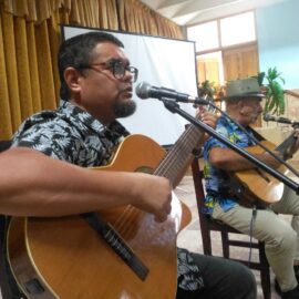 Sigue junto a nosotros Sigue junto a nosotros